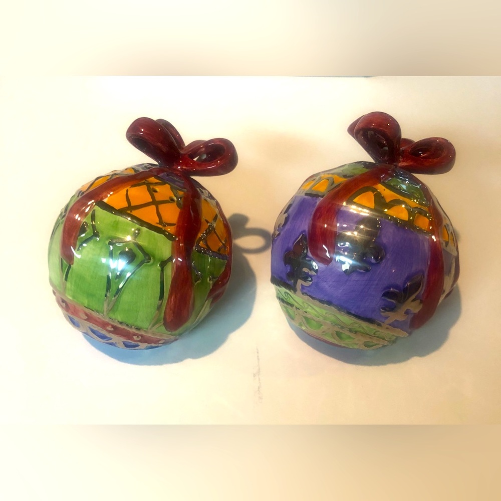 New! Christmas ornament ceramic salt and pepper shakers